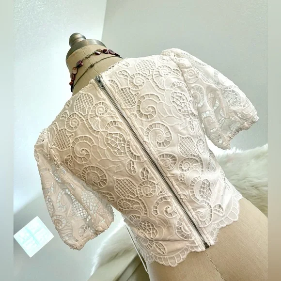 NWT XS White Lace Eyelet Embroidery Aqua Crop Top - Picture 5 of 7